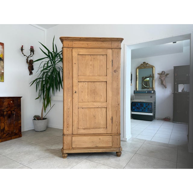 Biedermeier-style wardrobe/cabinet. Dimensions: Height x Width x Depth 185 x 99 x 47 cm. Impressive Biedermeier wardrobe...
