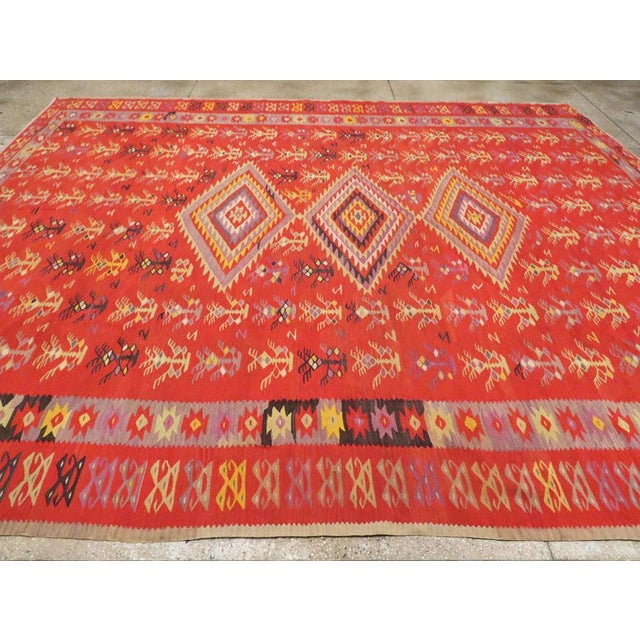 Textile Galerie Shabab Collection Mid-20th Century Handmade Turkish Flatweave Kilim Large Room Size Carpet For Sale - Image 7 of 10