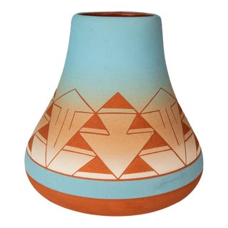 Signed Vintage South West Native American Sioux Unglazed Clay Etched-Pottery Vase / Vessel, Usa, C. 1980s For Sale