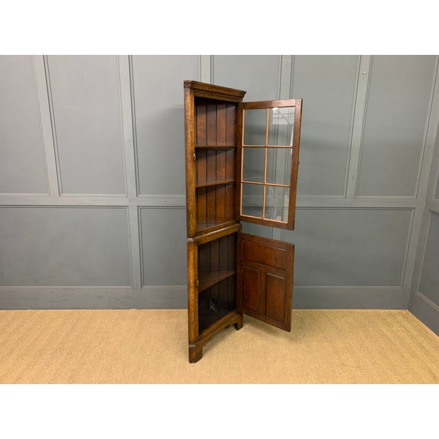 1930s Ipswich Corner Cabinet in Oak, 1930 For Sale - Image 5 of 14