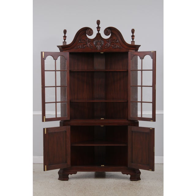 1990s Pair Henkel Harris Chippendale Mahogany Corner Cabinets For Sale - Image 5 of 18