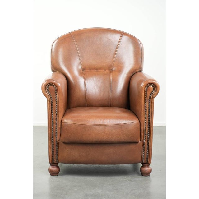We are offering this beautiful, stately armchair in excellent condition, crafted from sheepskin leather with a refined...