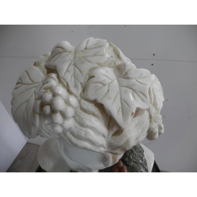 Unknown, Bust of Goddess Ariadne Holding Grapes, Carrara Marble For Sale - Image 3 of 18