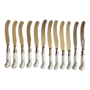Antique 18th Century English George II Bow Porcelain Dinner Knives With Blades by Frazer & Haws, London Circa 1750 - A Set of 12