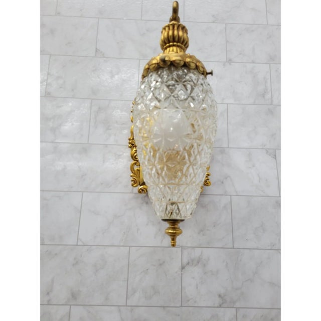 Hollywood Regency Vintage Light Gold Gilt Metal Glass Globe Wall Sconce For Sale - Image 3 of 10