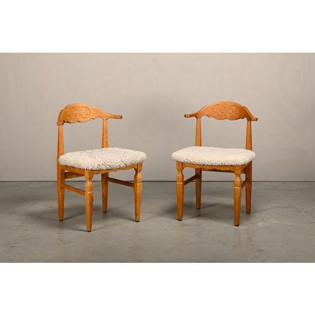 Brutalist Dining Chairs in Oak and Sheepskin from Henning Kjærnulf, Denmark, 1960s, Set of 8 For Sale - Image 13 of 18