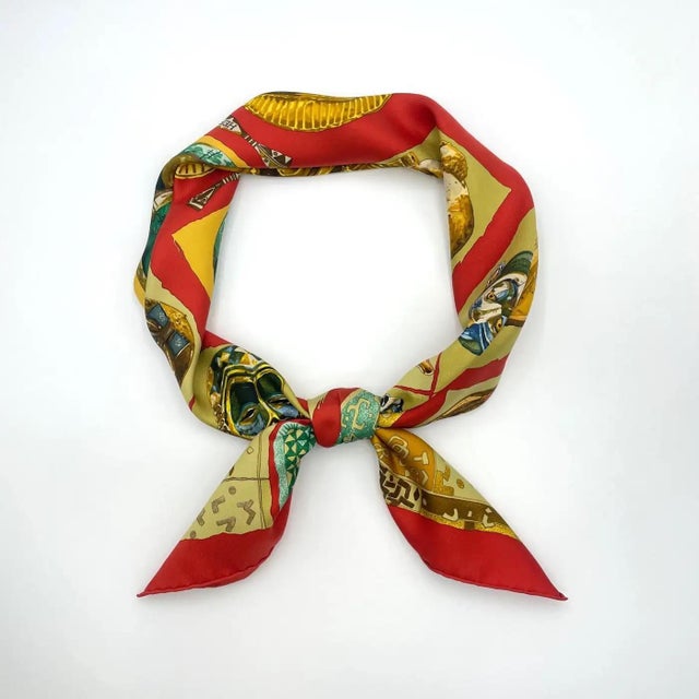A 1982 Full Set Hermes Carrè Silk Scarf Masques Et Casques by Julia Albadie For Sale - Image 13 of 18