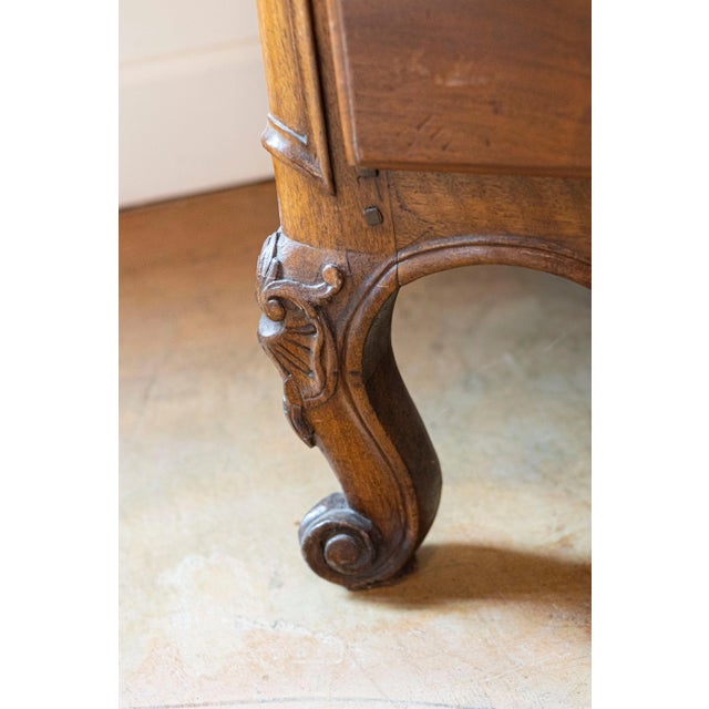 French French 1740s Louis XV Two-Drawer Commode with Carved Apron and Cabriole Legs For Sale - Image 3 of 12