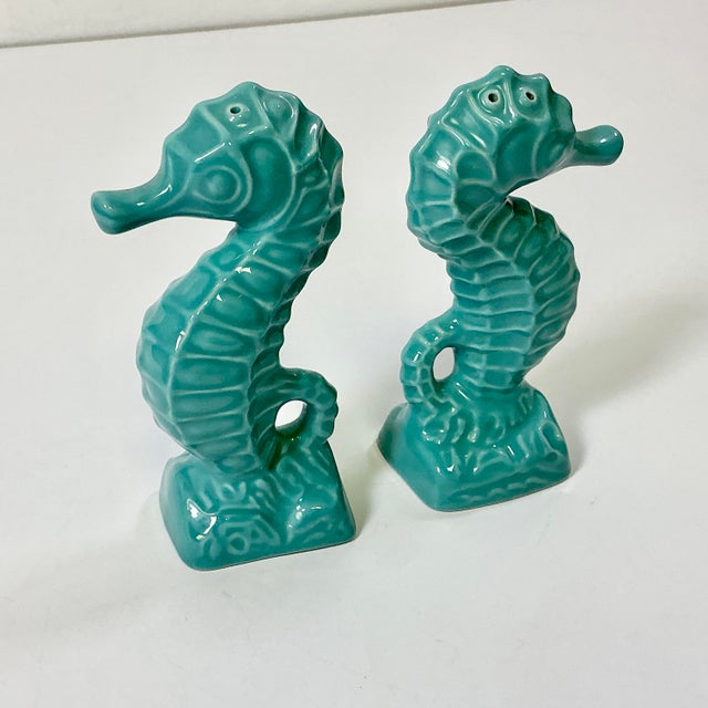 Hollywood Regency 1970s Vintage Boho Chic Coastal Hollywood Regency Seahorse Salt & Pepper Shakers - A Pair. For Sale - Image 3 of 10
