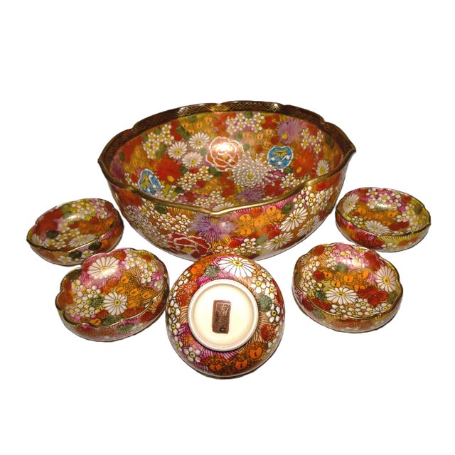 I am selling part of my collection of early Japanese porcelain, six bowls, one large and five small. These bowls all match...