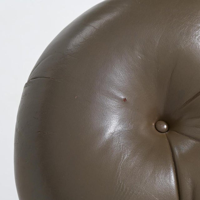 F592 Ottoman in Leather by Geoffrey Harcourt for Artifort, 1960s For Sale - Image 12 of 18