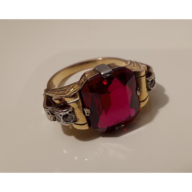 A vintage ring from the 19th century, dating from 1890, crafted in 18-karat yellow gold, featuring four small gemstones...