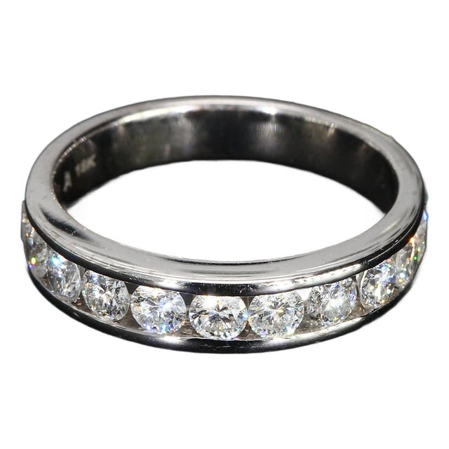18k White Gold Channel Set Ring With Eleven Diamonds - Size 6.25 For Sale