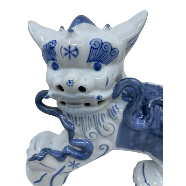 Vintage Blue and White Chinoiserie Foo Dog Statue For Sale In New York - Image 6 of 8
