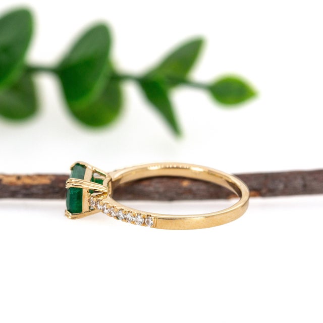 2020s 2.2cts Colombian Emerald Ring W Pave Diamond Shank in 14k Solid Gold | Em 7x5mm, Size 6.75 For Sale - Image 5 of 7
