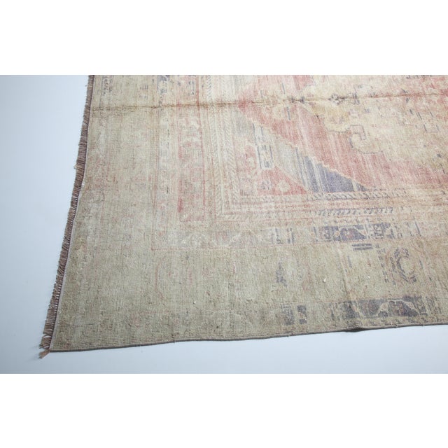 Vintage Turkish Oushak Rug – Faded Beauty in Earthy Tones -5' 5'' X 8' 2'' For Sale - Image 4 of 15
