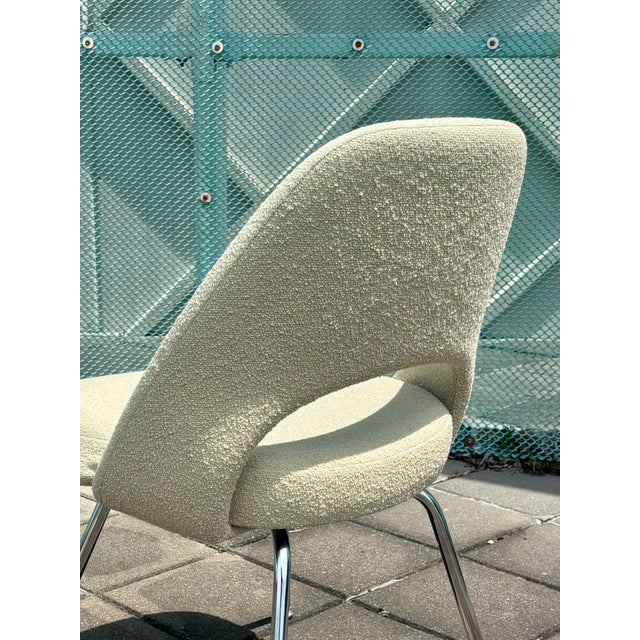 Mid-Century Modern Vintage Eero Saarinen Model 72 Executive Chair for Knoll in Boucle For Sale - Image 3 of 6