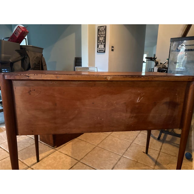 1950s Mid-Century Modern Brown-Saltman Two-Piece Walnut China Cabinet Credenza For Sale In Houston - Image 6 of 12