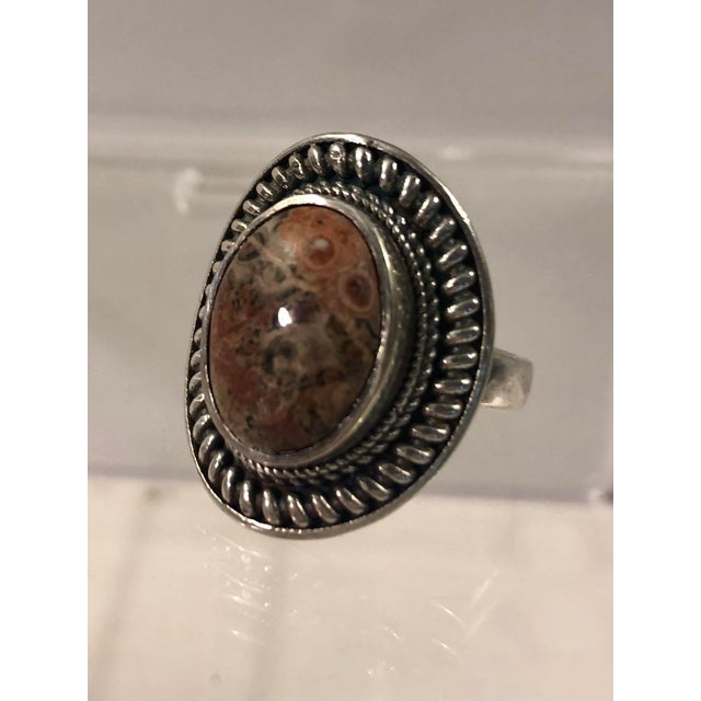 Late 20th Century Vintage Agate Sterling Ring With Rope Detail (Size 8.75) For Sale - Image 5 of 11