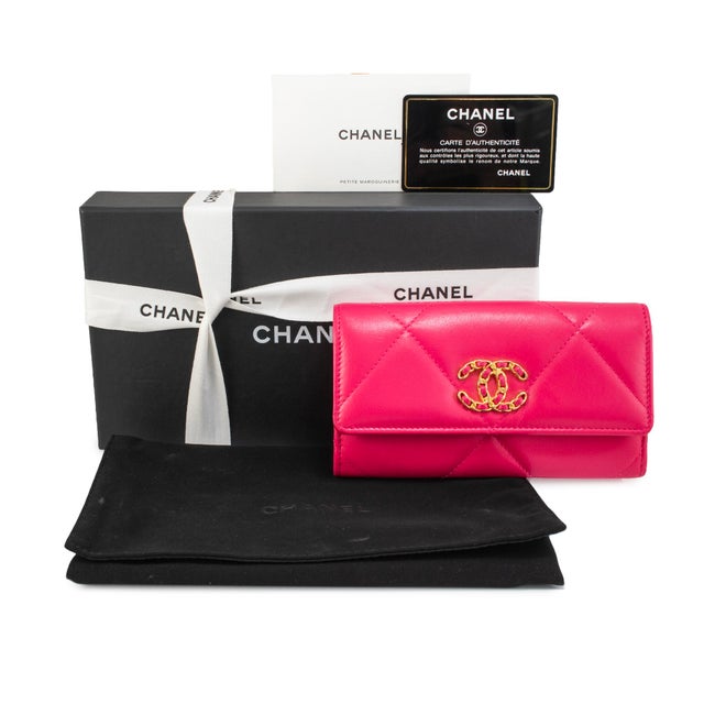 Chanel CC Logo Quilted Lambskin Leather Pink Gold-Tone Hardware Flap Long Wallet For Sale - Image 9 of 10