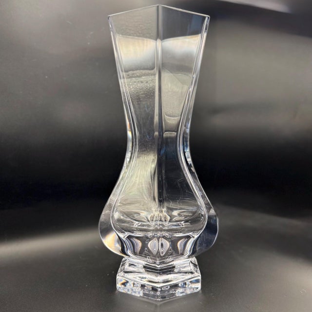 This mid‑20th‑century French lead‑crystal vase from Cristal de Sèvres pairs a tapering six‑sided profile with serious...