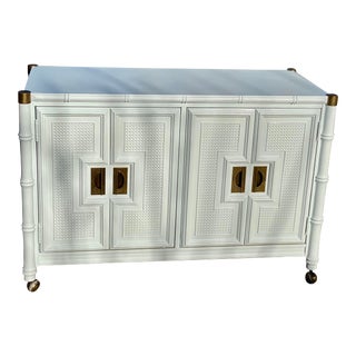 1970s Stanley Chinoiserie Hollywood Regency Faux Bamboo With Caning Rolling Server Bar Cart For Sale