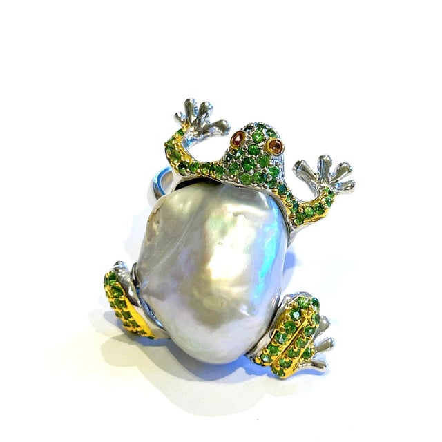 Bochic “Orient” Vintage White Sea Pearl & Emeralds Ring Set In 18K Gold & Silver For Sale - Image 10 of 10
