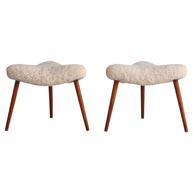 Scandinavian Modern Stools in Oakwood & Sheepskin, Denmark, 1950s, Set of 2 For Sale - Image 13 of 13