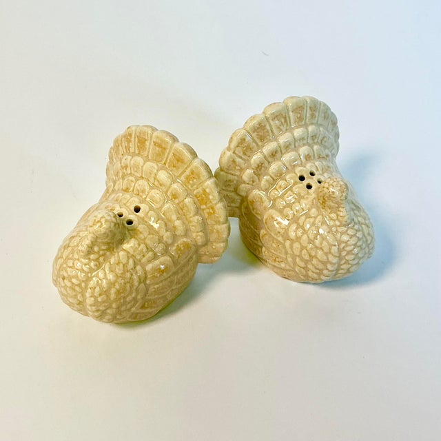 These are a wonderful pair of Turkey Salt & Pepper Shakers in the Trompe L’Oeil style. They are finished in a tan monotone...
