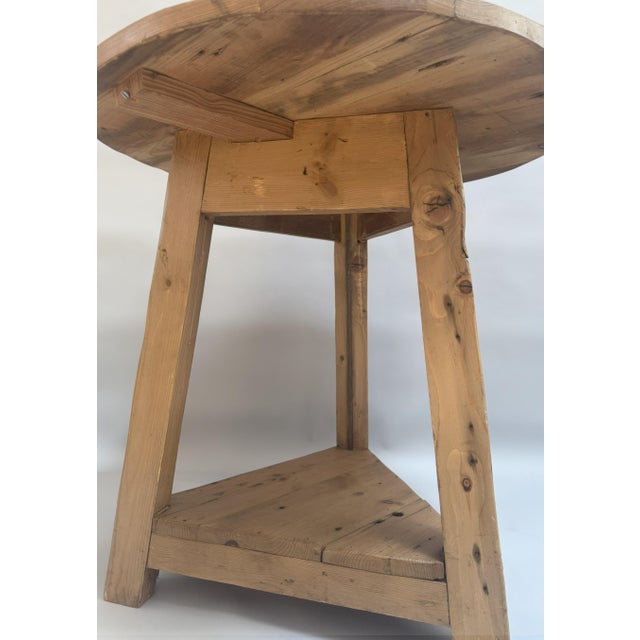 Early 19th Century English Pine Cricket Table With Triangular Base Shelf For Sale In Washington DC - Image 6 of 10