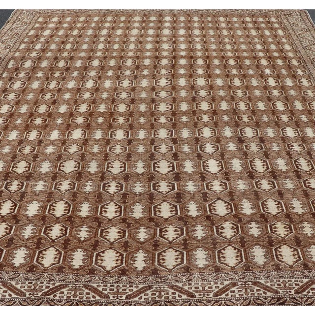 Turkish antique carpet from Turkey with sub-geometric pattern in shades of brown. Keivan Woven Arts / rug / EN-176556,...