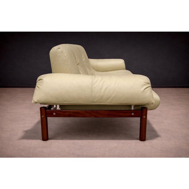 “MP-13” Sofa in Rosewood & Leather, Percival Lafer, 1967 - Lot 61 For Sale In New York - Image 6 of 12