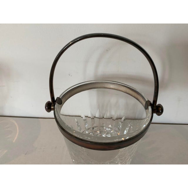 Cut crystal ice bucket Baccarat House Bearing the mark engraved under the base Silver-plated metal mount Good condition...