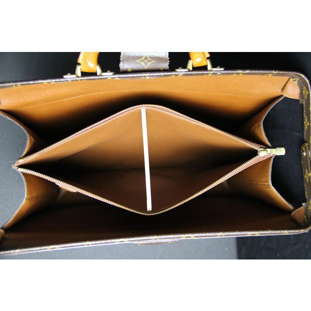 Louis Vuitton Monogram Pilot or Doctors Bag, 1990s For Sale - Image 14 of 18