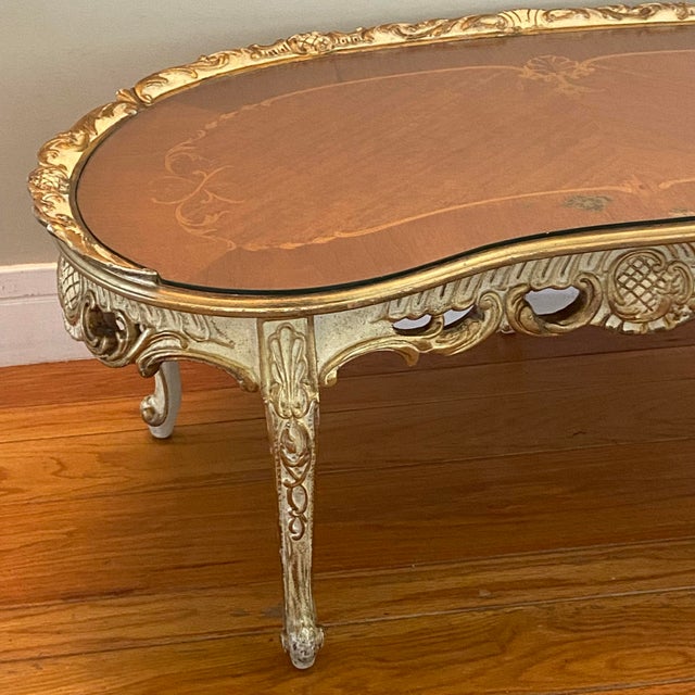Wood 1940s French Provincial Style Kidney-Shaped 5 Leg Coffee Table With Inlaid Marquetry Top and Glass Overlay For Sale - Image 7 of 18