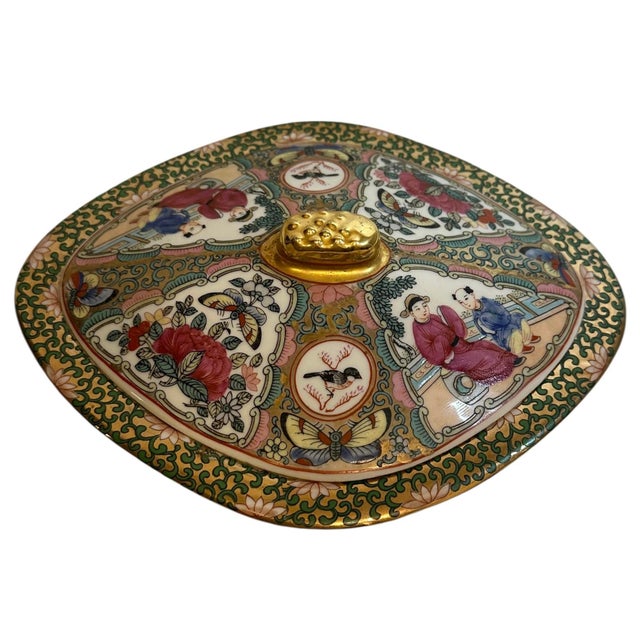 Chinese 19th Century Chinese Famille Rose Medallion Porcelain Covered Dish For Sale - Image 3 of 11