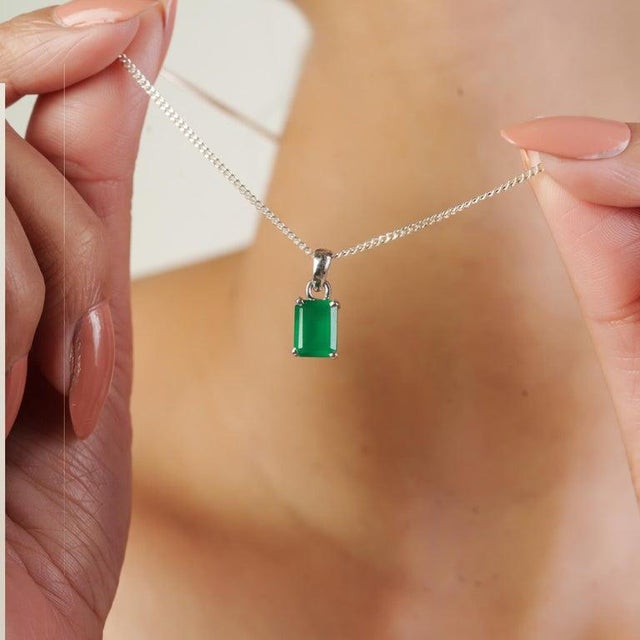 Crafted in 925 sterling silver, this green onyx pendant features a striking octagon-cut onyx (7 x 9 mm, 2.26 carats),...