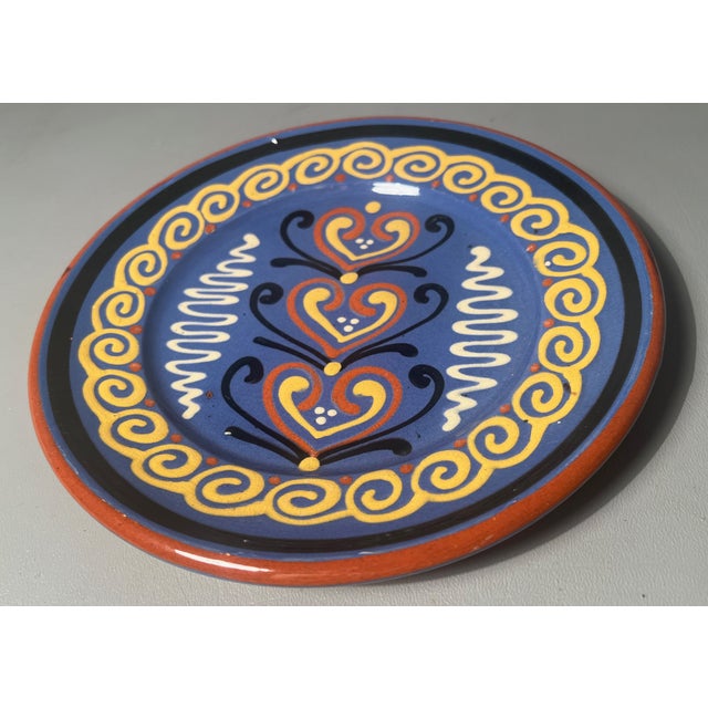 Talavera Mexican Plate Hearts & Scallops Majolica Pottery Signed C Hand Painted For Sale - Image 4 of 4