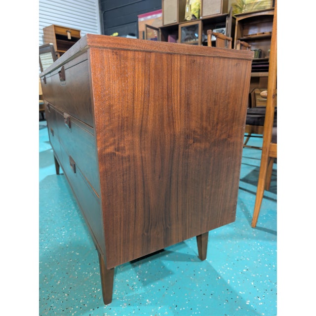 Mid-Century Modern Mid Century Dresser For Sale - Image 3 of 5