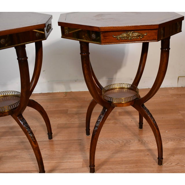 Wood 1930s English Regency Mahogany & Leather Top / Mirrored Pair of Side Tables / End Tables For Sale - Image 7 of 18