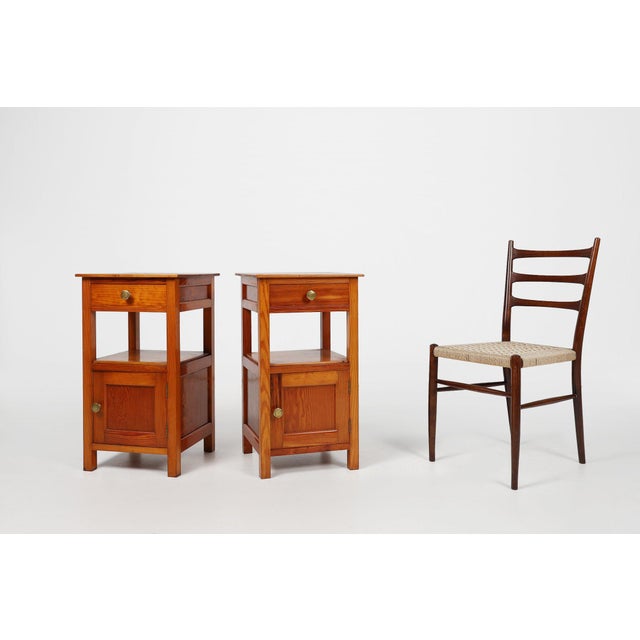 This pair of French nightstands from the 1940s blends the streamlined geometry of Art Deco with the warm practicality of...