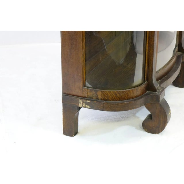 Wood Early 20th Century Antique French Style Corio Cabinet With Curved Glass For Sale - Image 7 of 13