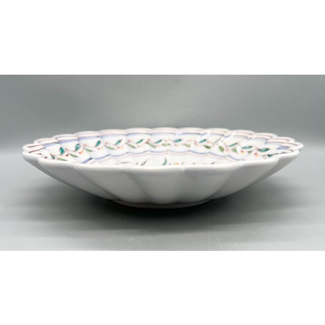 Vintage Outeiro Águeda Portuguese Hand-Painted Bird of Paradise Scalloped Bowl – French Country, Folk Art For Sale - Image 12 of 13