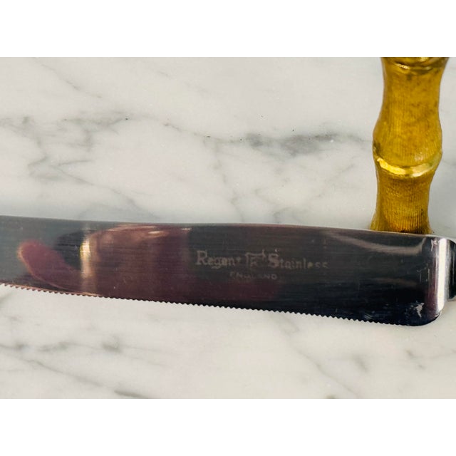 Hollywood Regency Vintage 1960s Marble & Gilt Metal Faux-Bamboo Center Handled Server W/ Matching Knife For Sale - Image 3 of 7