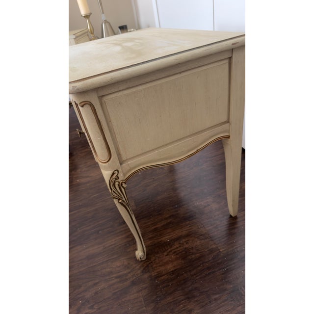 Pair of Vintage White Fine Furniture French Provincial Nightstands (Mebane, Nc) For Sale In Los Angeles - Image 6 of 12