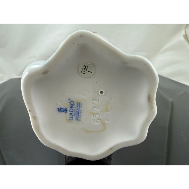 White Lladro 6522 "Through the Clouds" Kittens in a Hot Air Balloon For Sale - Image 8 of 8