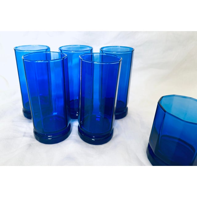 Anchor Hocking Essex Cobalt Blue Octagonal Tumblers-Set of 7 For Sale In Palm Springs - Image 6 of 8