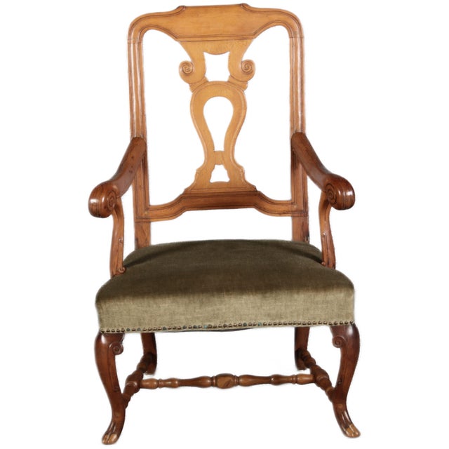 Antique Baroque Armchair, 18th Century, in Good conditions. Designed before 1890