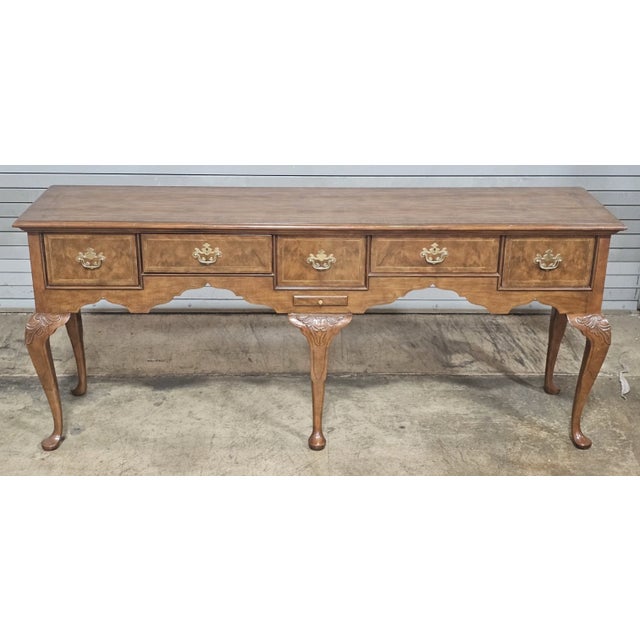 Queen Anne Late 20th Century Baker Stately Homes Collection Burl Walnut Sideboard Huntboard For Sale - Image 3 of 10