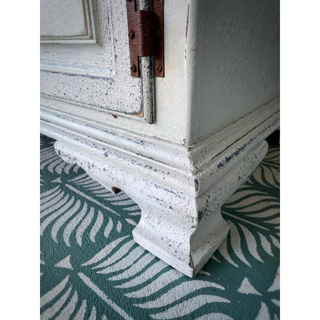 Off-white 1970’s Keller Furniture Dining Room Credenza Sideboard Cabinet - Newly Refinished For Sale - Image 8 of 12